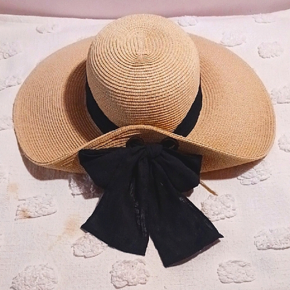 New* San Diego ⚜️Elegant Tan Sun Hat with Black Bow UPF 50+  Statement! 👒